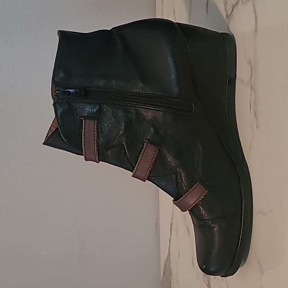 Eric Michael Lena Leather Black Brown Strappy Wedge Ankle Booties 7.5 Spain Chic - Picture 5 of 13